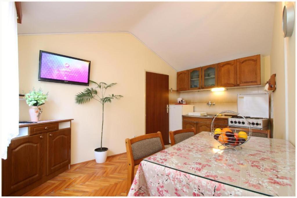פרימוסטן Apartment Josip מראה חיצוני תמונה