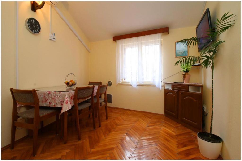 פרימוסטן Apartment Josip מראה חיצוני תמונה